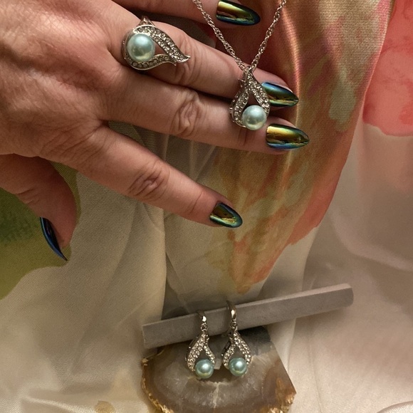 STRIKING green Pearl necklace matching Earring included - Picture 1 of 10